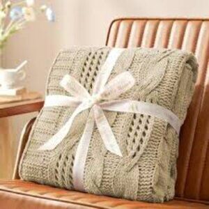 Amélie Home Cable Knit Wool Blend Throw Blanket